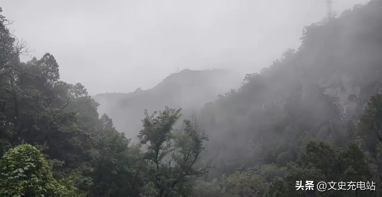 泪目！6 名退休老师去贵州旅游，突遇大雨，在一农户家躲雨，主人家做了 9 菜 1