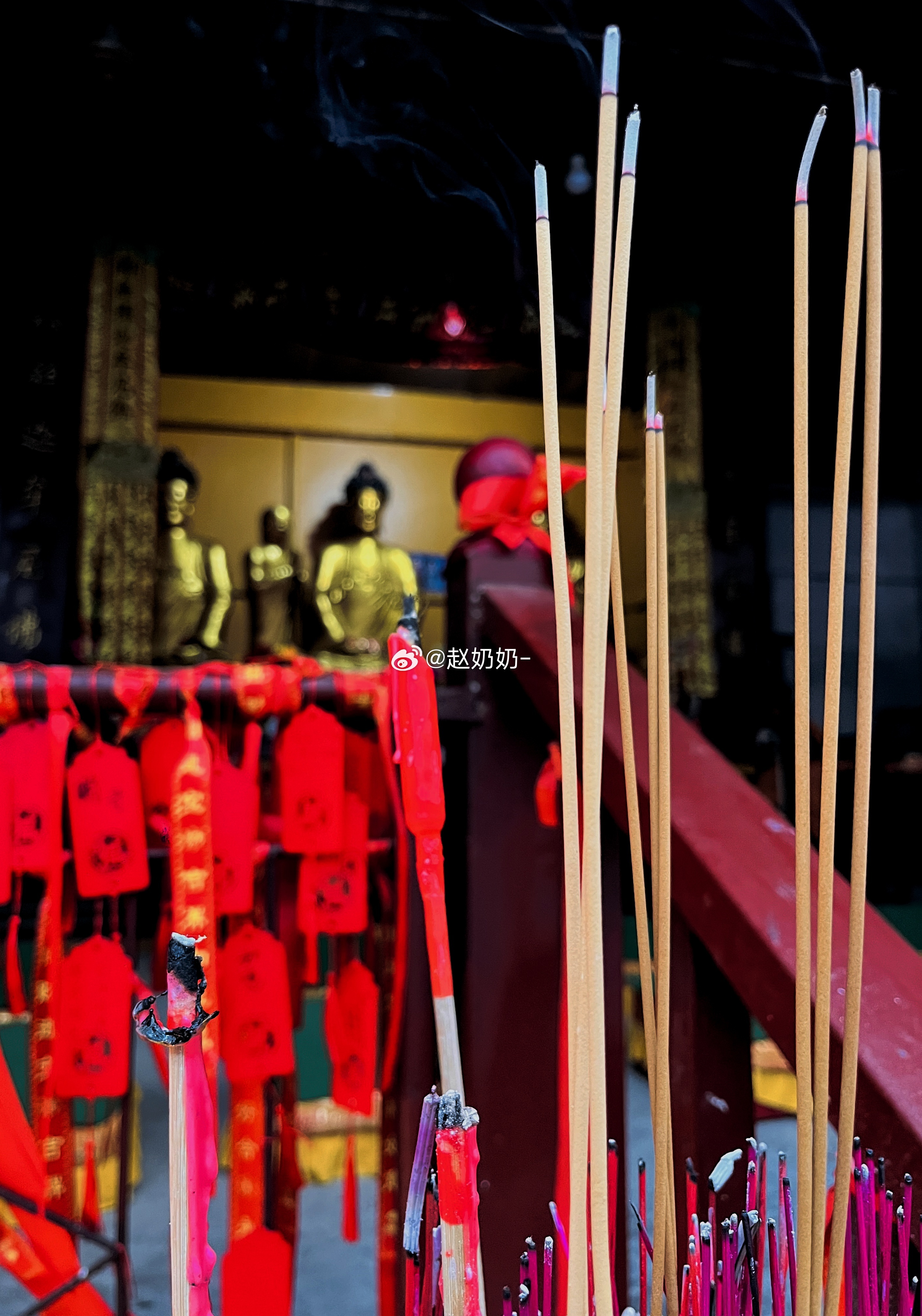 奶奶帮大家祈福   大千世界，唯留一份清净地；许有缘人，从此心有所栖，身有所安。