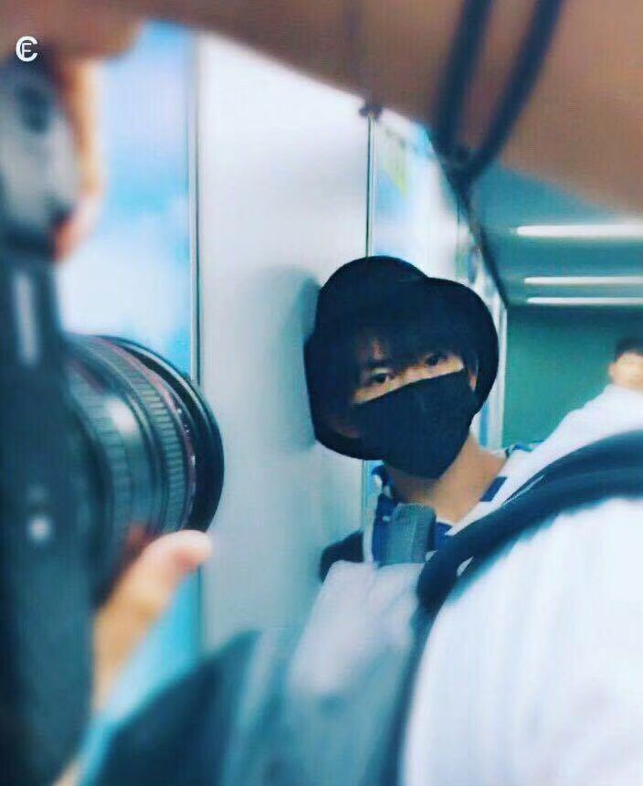 隔着人海相望易烊千玺电影惊蛰无声四字 易烊千玺 yyqx 四字弟弟