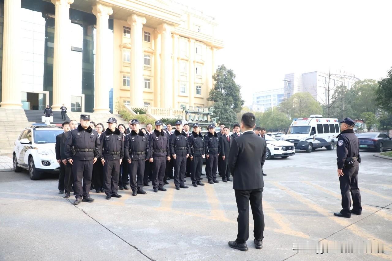 “突维之执·春进”    阆中法院在行动
     2月6日上午9时整，随着阆中