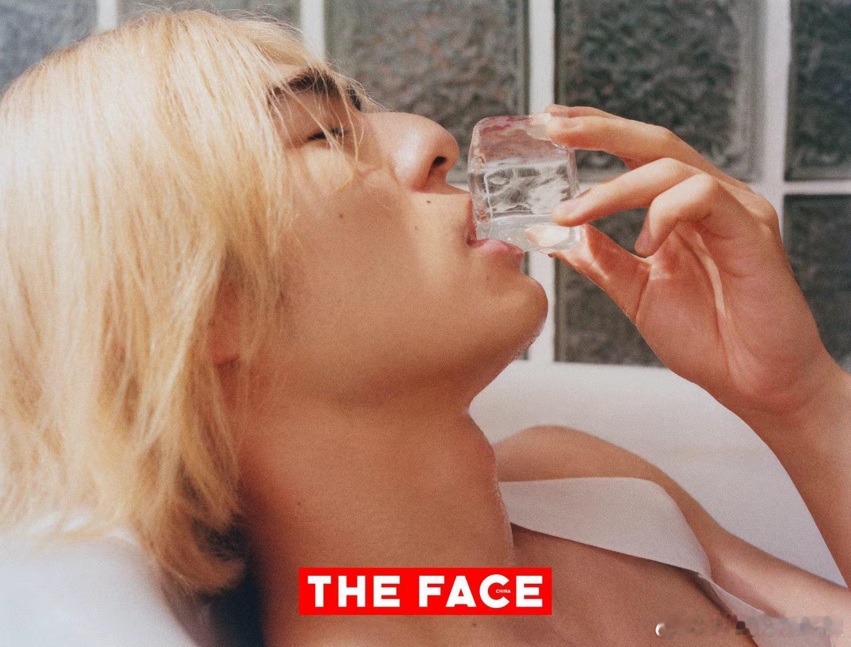 陈昊森野性前卫艺术大片 《THE FACE》新刊太会拍了！浅金短发在阳光下泛着柔