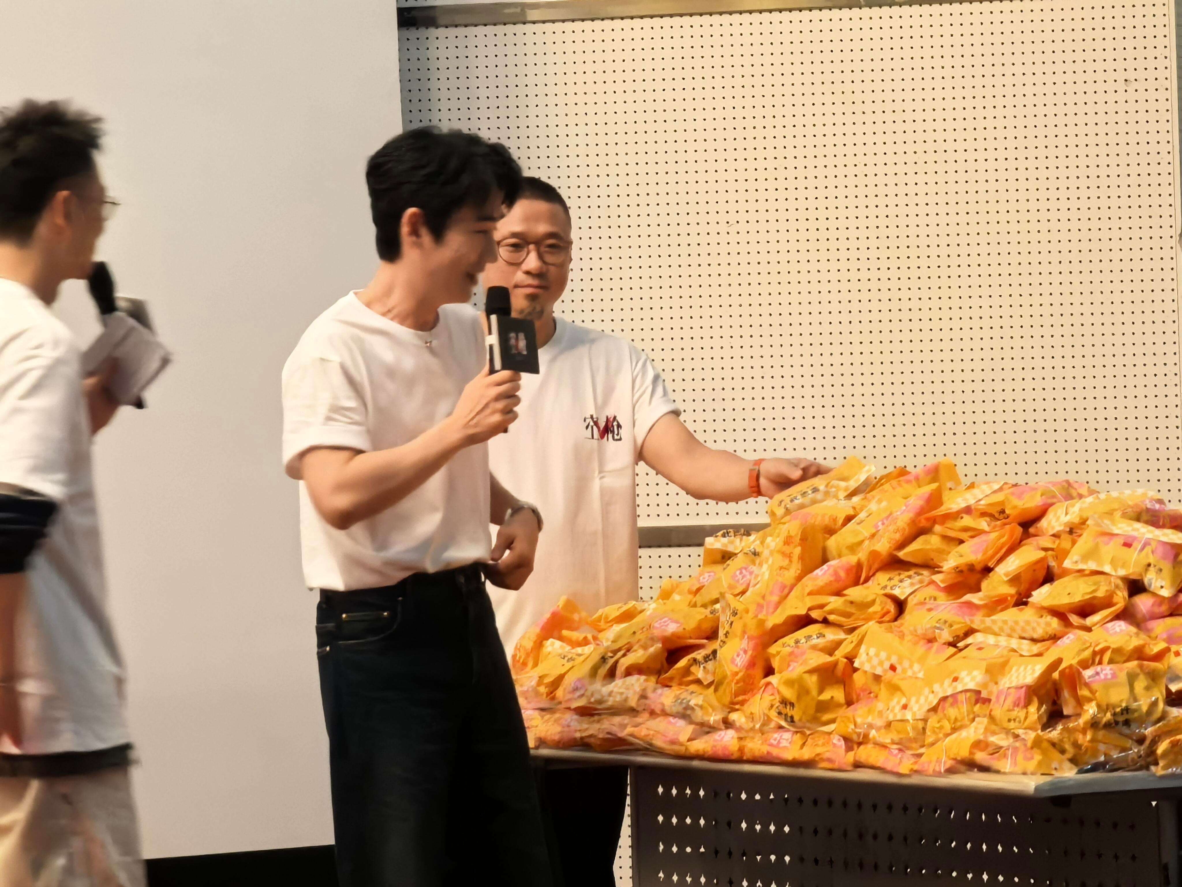 强哥我想吃菠萝包朱一龙万梓强 ​​​