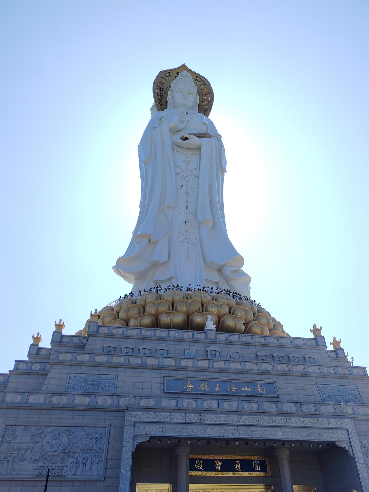 2026 元旦 南海
        作者：王琮
新年又启拜观音
南海微波净无尘