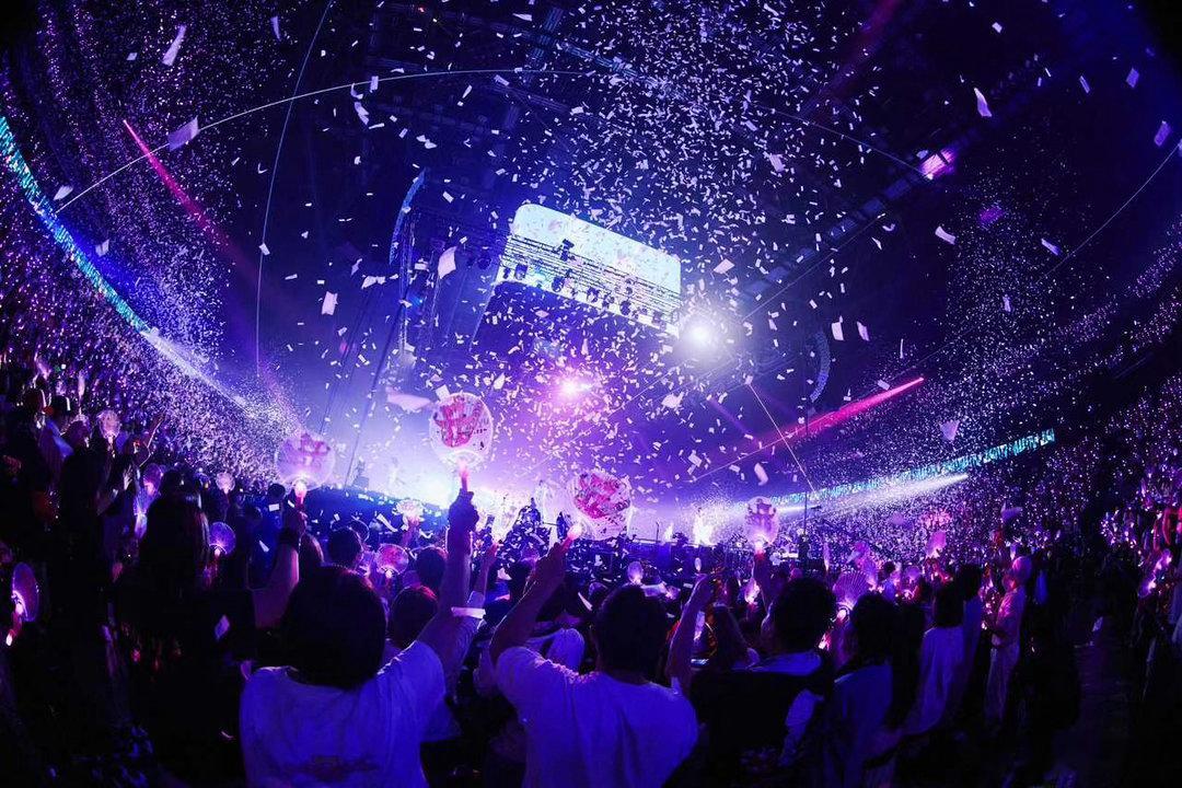 抽4个人去看演唱会！酒店+机票+演唱会门票全包！不要的可折现6000元！想干嘛干