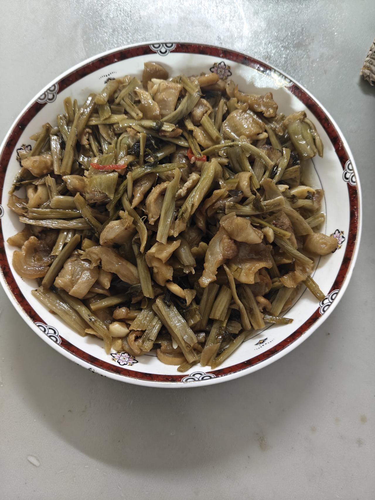 五一，我没有节日
 窗外的风都带着热闹的气息，朋友圈里全是出游的风景、团圆的欢笑
