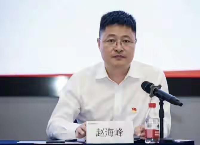 杭州一场酒局，有人将女员工灌醉，强制猥亵女下属。女生求助无门，反抗时被推倒，最终