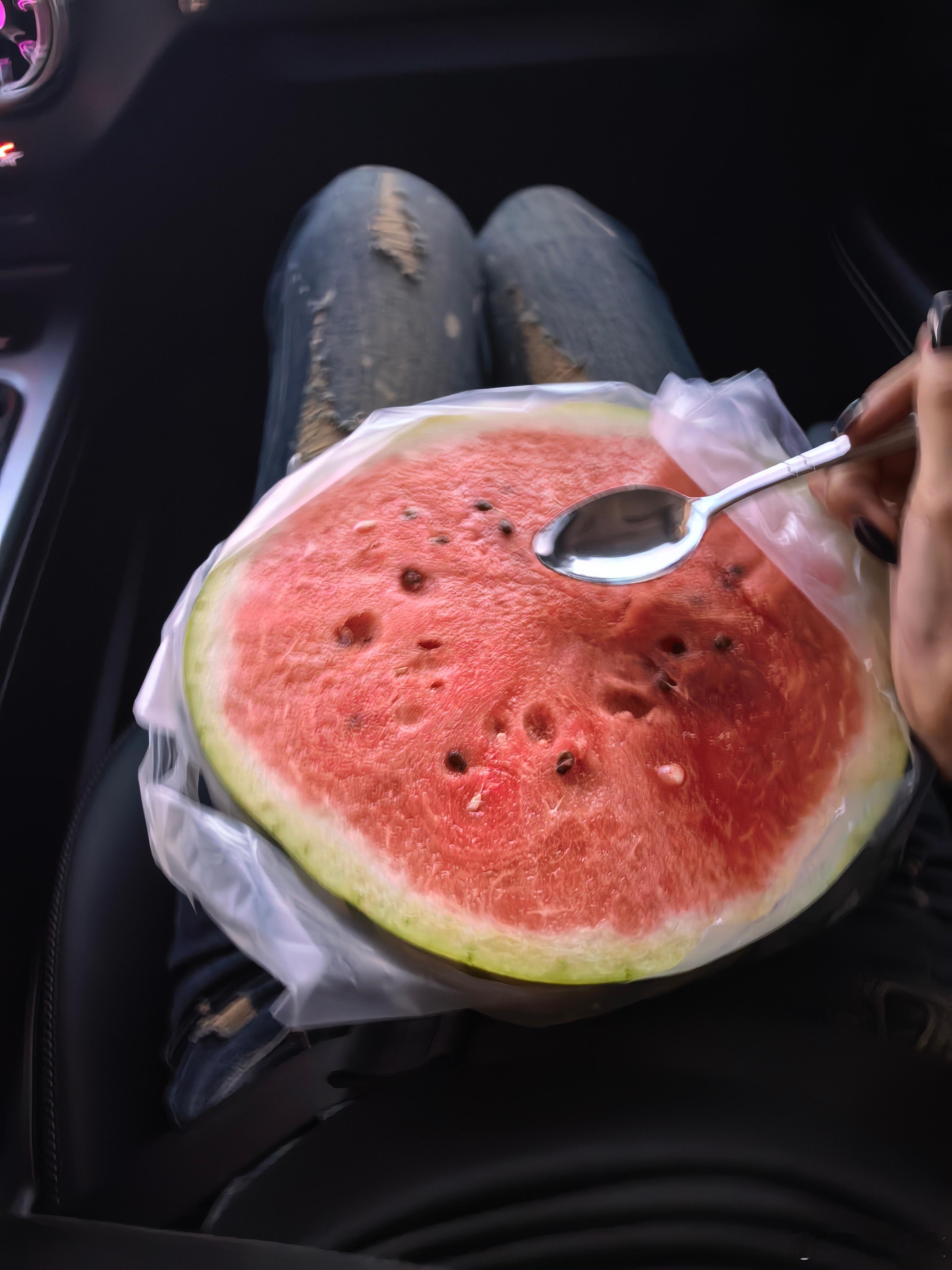 点赞抽一位朋友 替你吃西瓜中间最甜的一口ʕっ•ᴥ•ʔっ🍉 ​​​