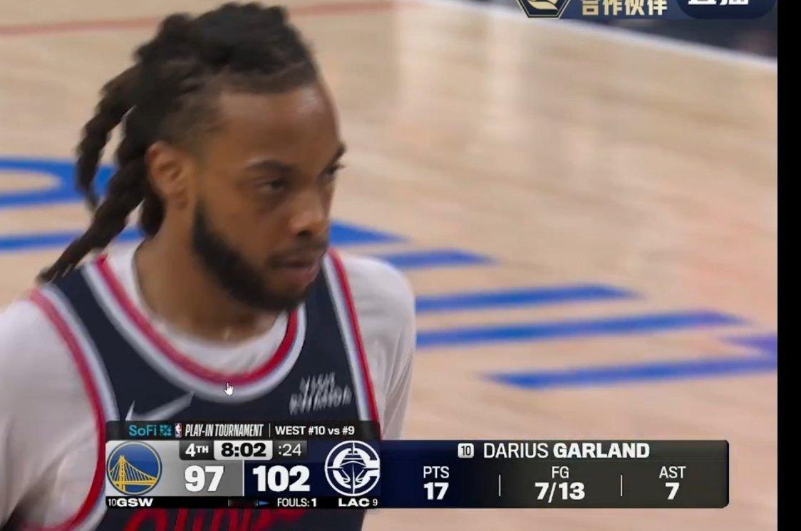 ▲到了加兰个人表演时间了？2+1和三分都进了 