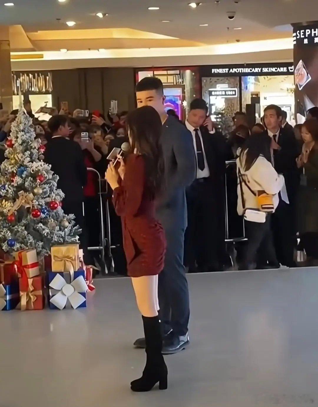 鞠婧祎这样的55分身材，在内娱也是很少见了 