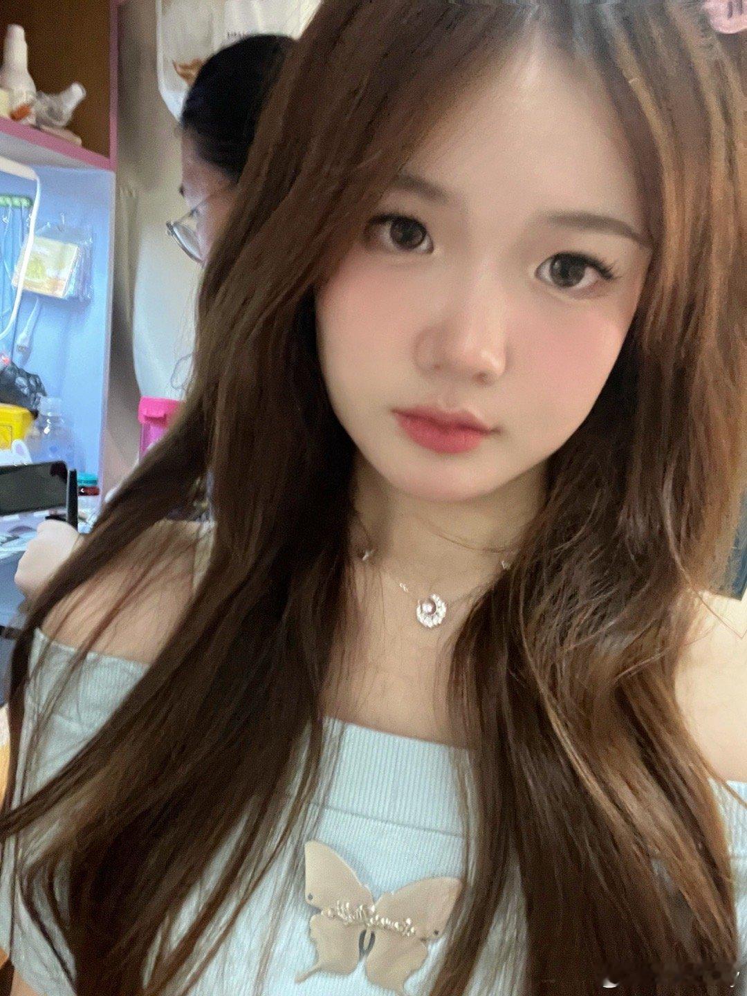 ootd～[亲亲][春游家族]好吧这个周一直都是考试 看看我考试周都穿了什么吧嘻