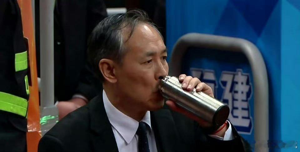 许利民：外界再怎么样是外界，我会把我要做的做得更好“我觉得比赛打球就是我的职业，