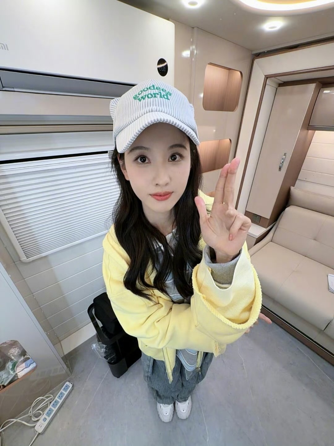 陈都灵最新营业！好美萌的九宫格