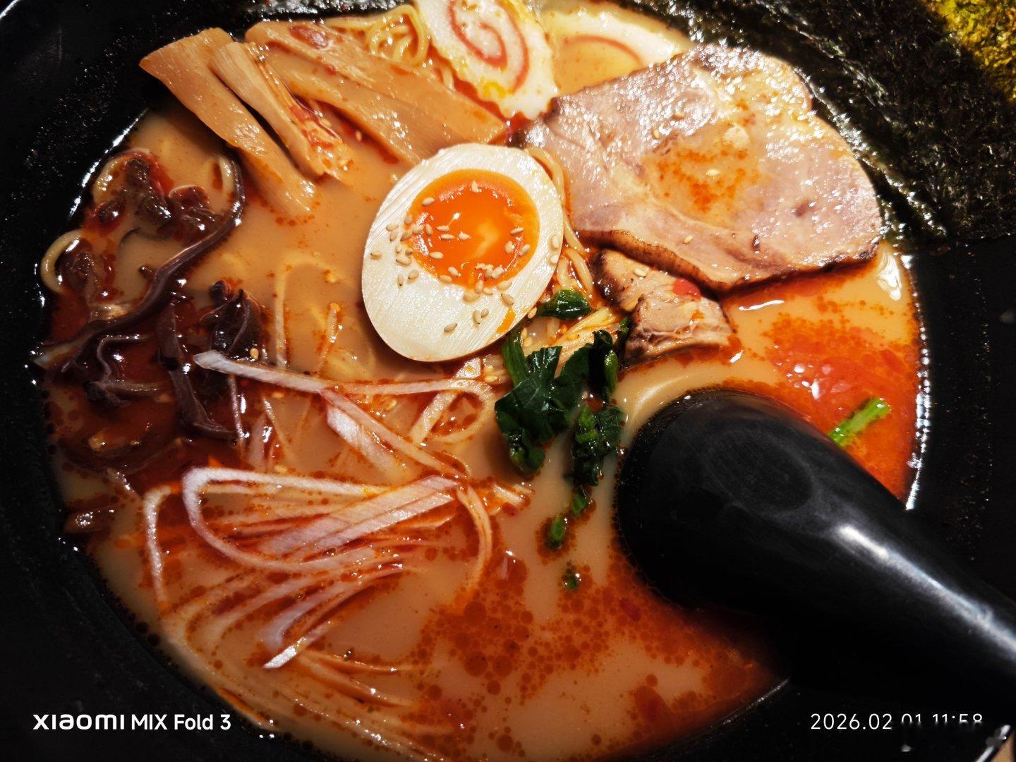 今天中午的面太丰盛了，到现在还不饿，晚上可以不吃饭了。 