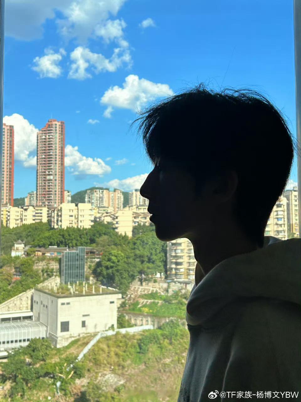 卧槽，杨博文的侧颜无敌了 ​​​
