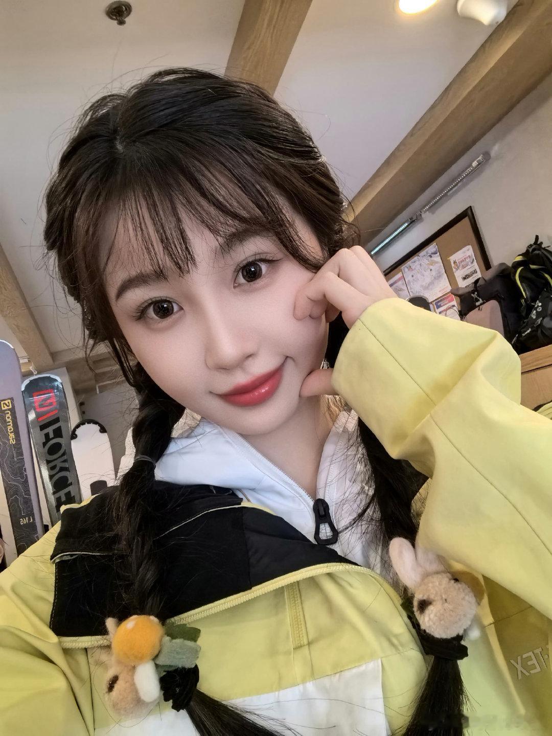 虞书欣[超话]  虞书欣将录制好六  你好星期六 虞书欣又要上好六啦，她可是综艺