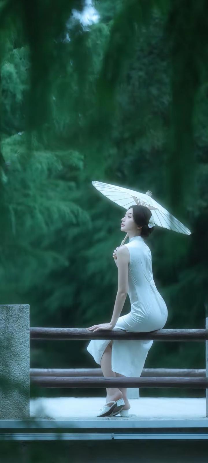 试对；

塔影自寒花净晓
寺烟寻常梦落秋

******

网图侵删