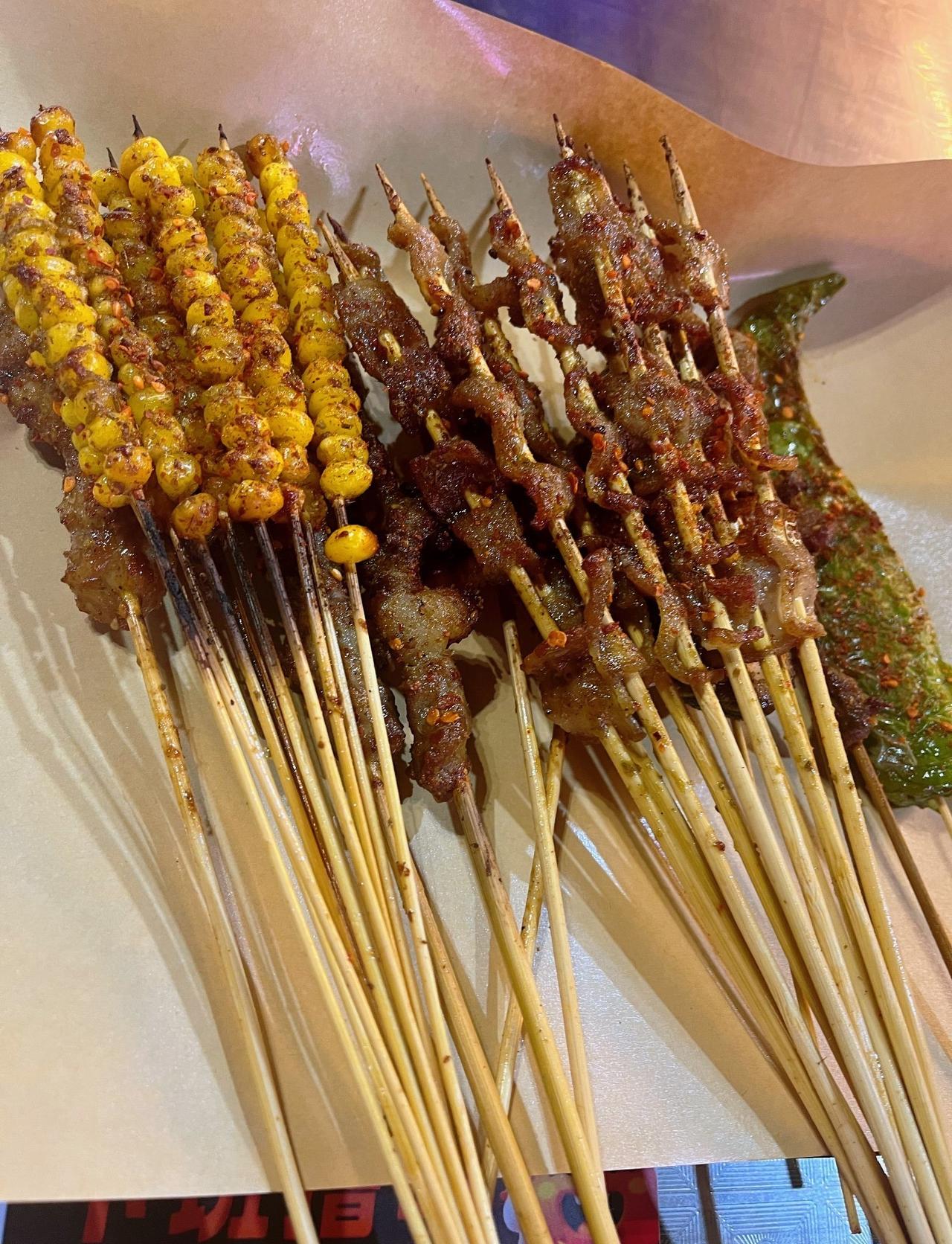 超级正点的撸串地方--啃伴撸串食堂
📍广州 啃伴撸串食堂(厦滘店)
在夏滘的“