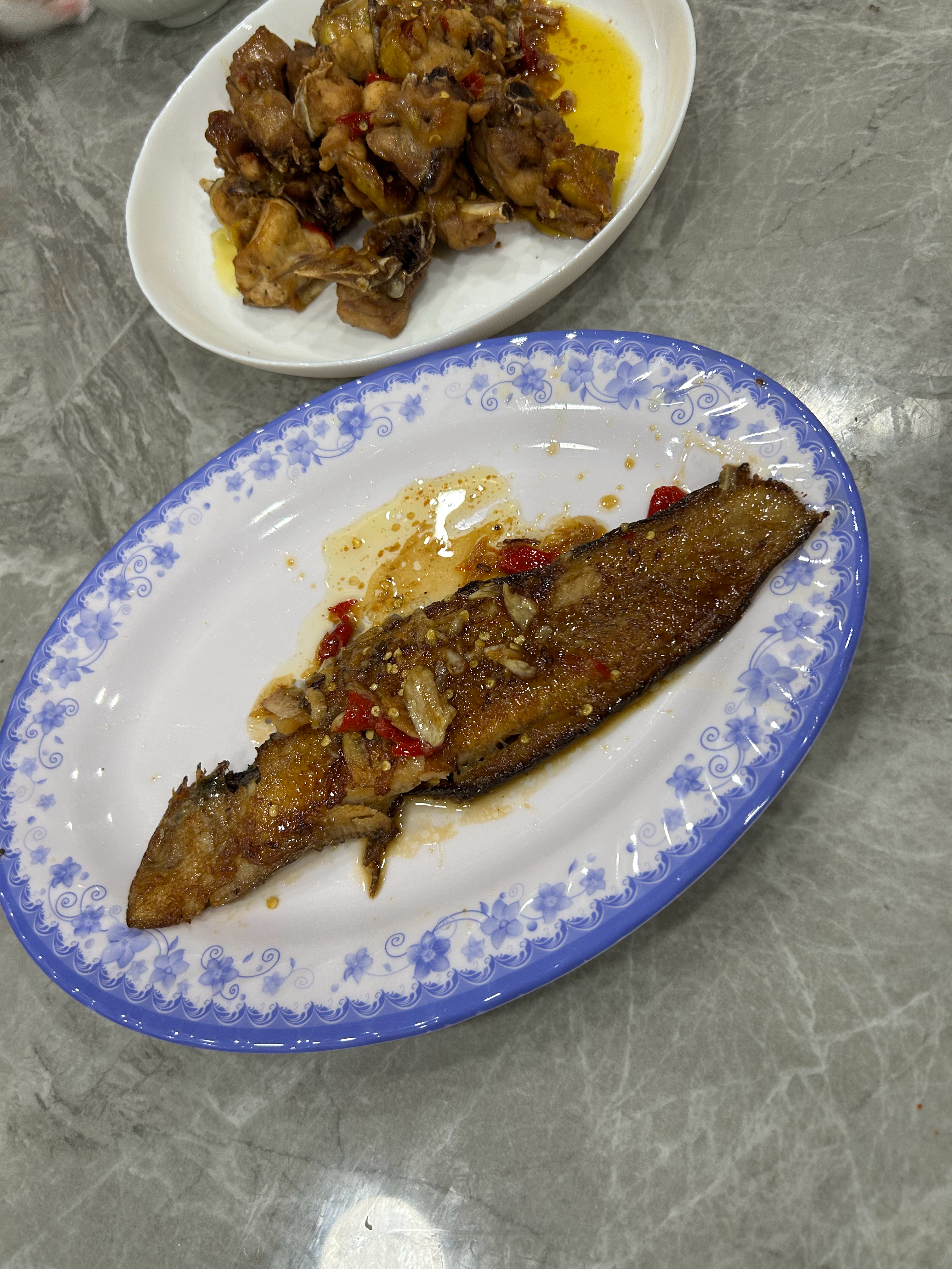 今晚简简单单整一点女朋友做的饭菜，大家感觉怎么样？评价一下吧。没事大胆评价