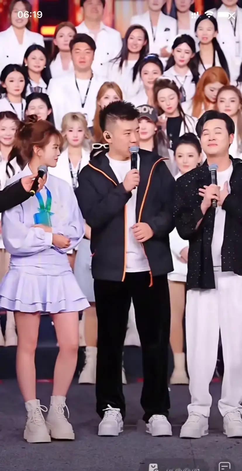木森红豆这对搭档散伙的事我刷到好多次。
2021年那会儿抖音搞线上大舞台，郭少杰