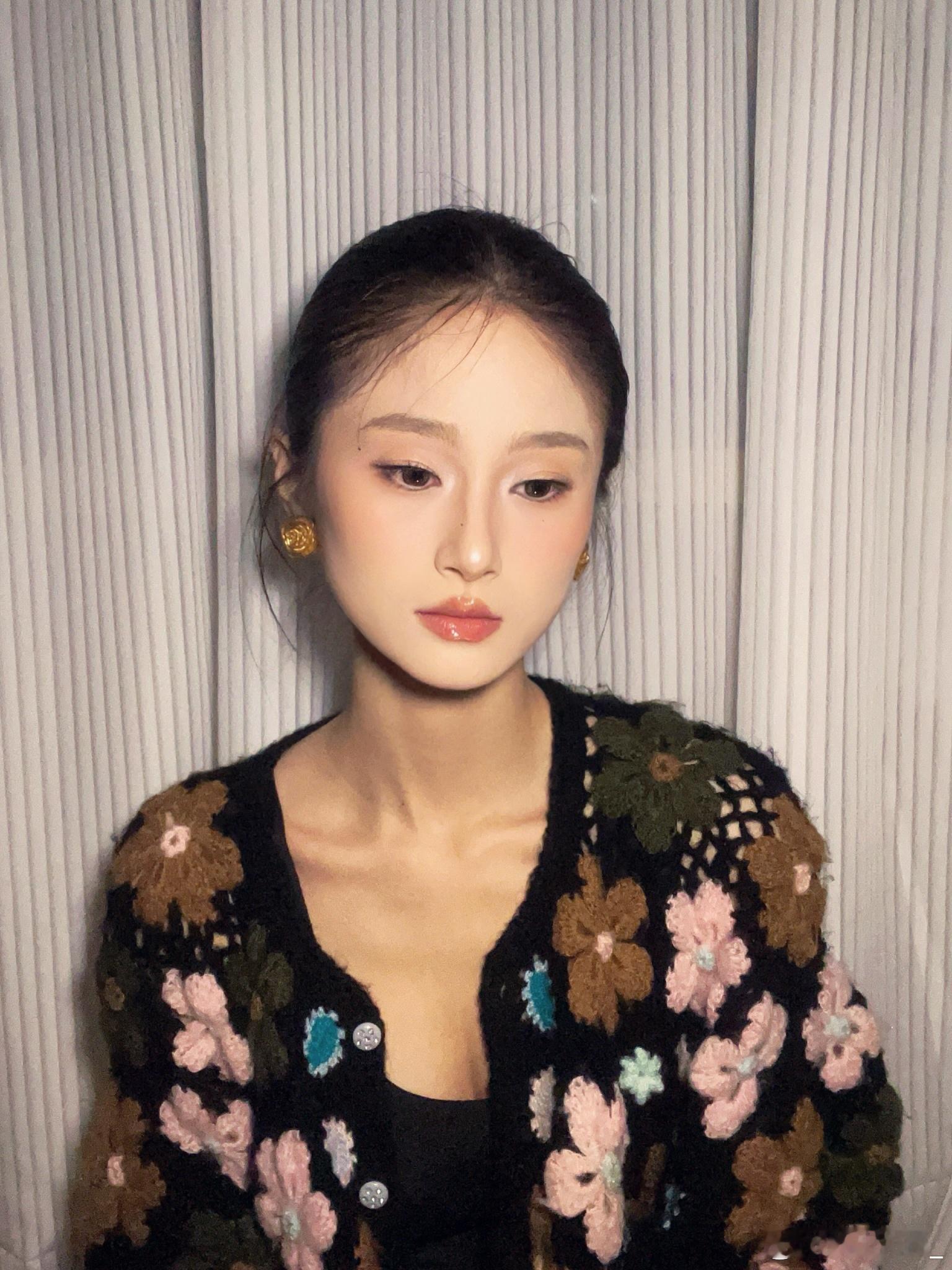 感觉图3的滤镜真的很有韵味😋 ​​​