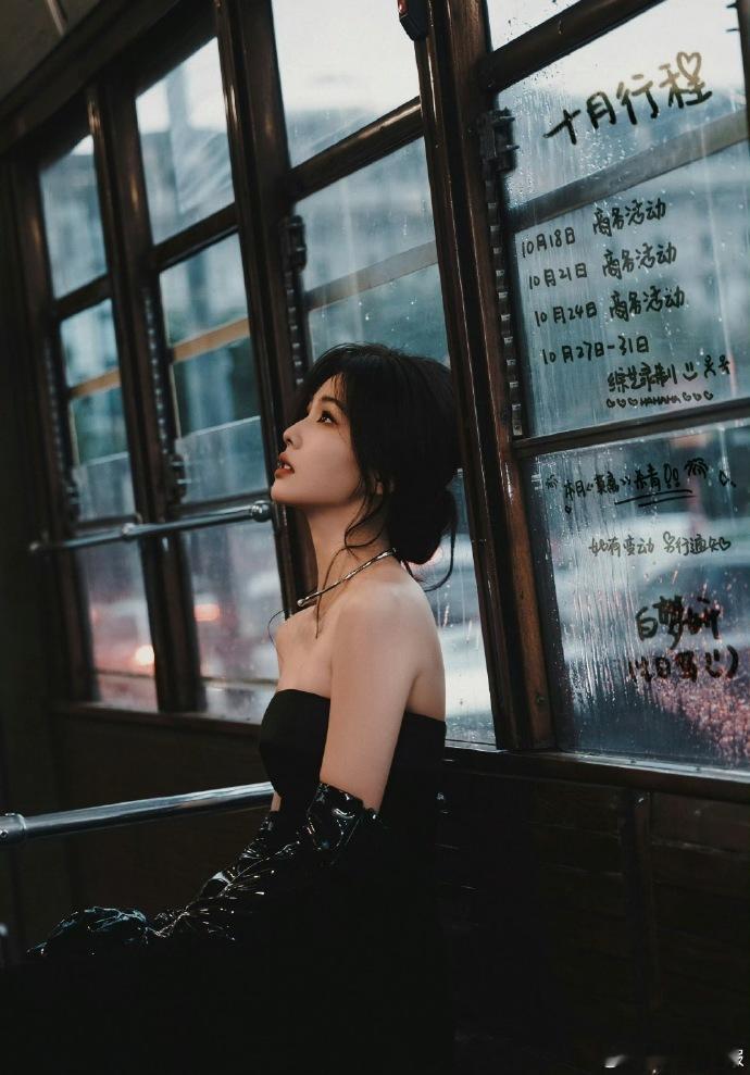 白鹿莫离十月杀青白鹿十月手写行程图  杀青后商务无缝衔接！手写行程列着 Croc