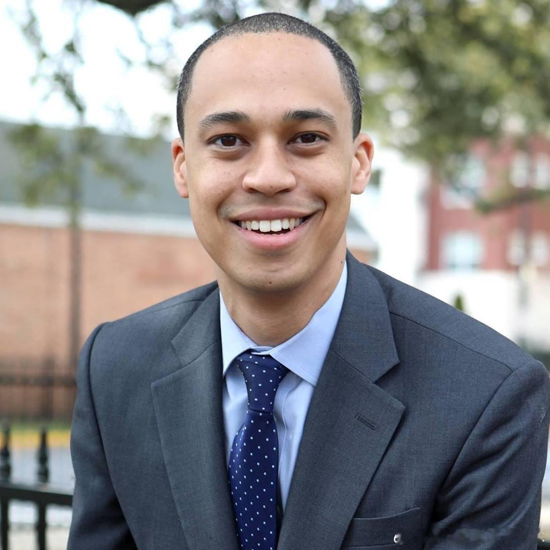 【黄金时代】共和党再折一阵！据DDHQ预测，民主党候选人杰伊·琼斯将正式赢得弗吉