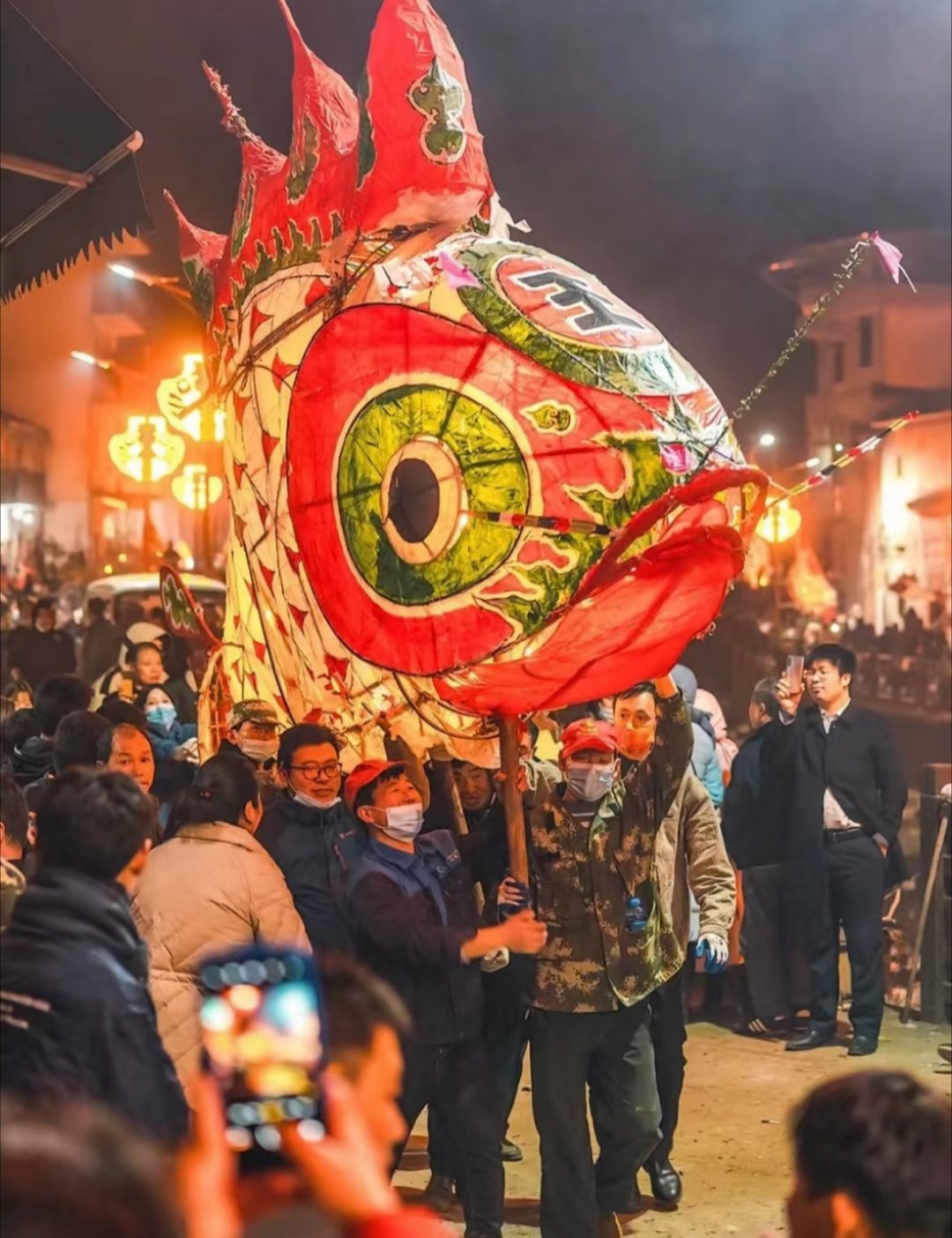 安徽红点亮首个非遗版春节  安徽你是真的红了 [2025]天寒岁末，回乡过年。才