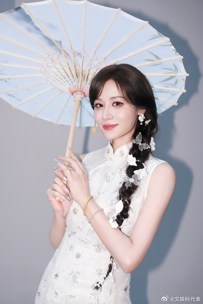 叶一茜头上一共有几只蝴蝶数一数叶一茜头上一共有几只蝴蝶 乘风 2026 后台趣味