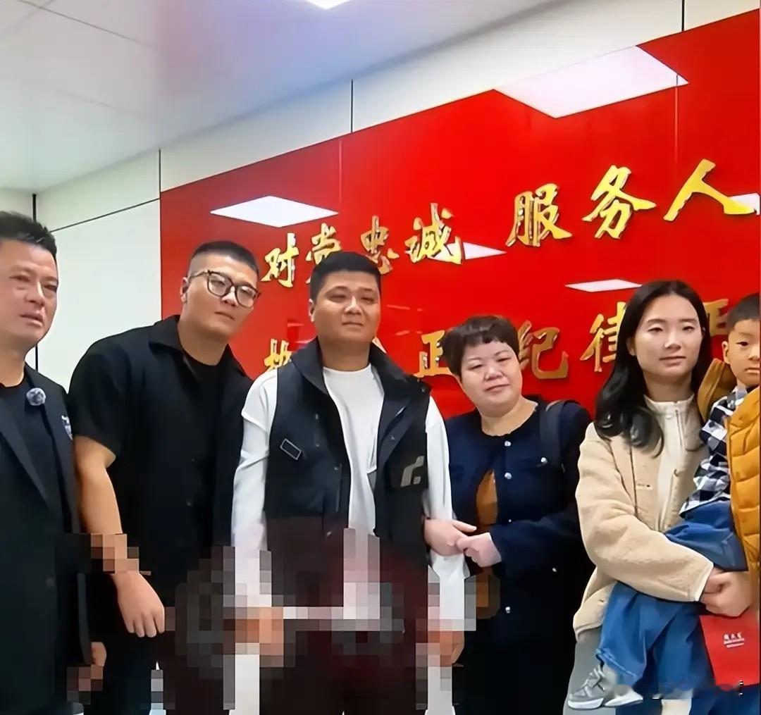 2025年9月，真是个不寻常的月份，失散了27年的双胞胎哥哥啊，居然在亲生父母的