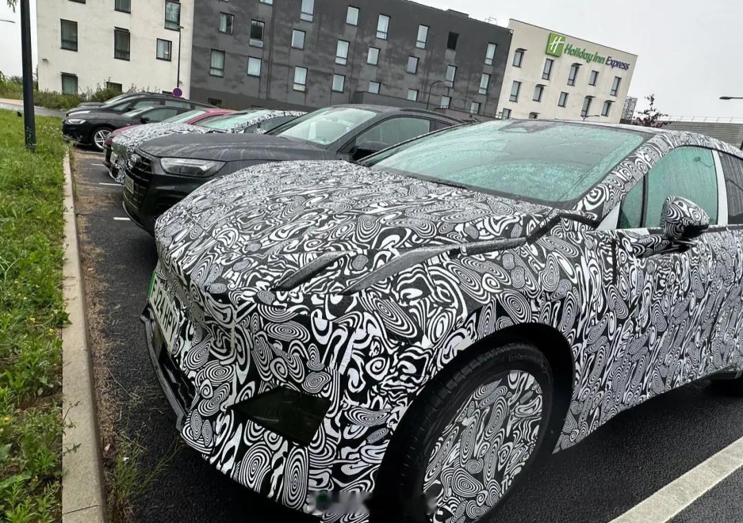 领克版本的极氪7X？领克纯电紧凑型轿跑SUV，同样来自浩瀚平台，内部代号领克E3
