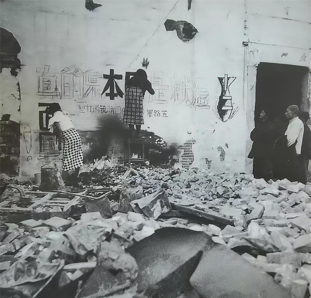 1942年4月21日，十多架日军飞机轰炸桂林，当时我军的防空部队用高射炮对日军机