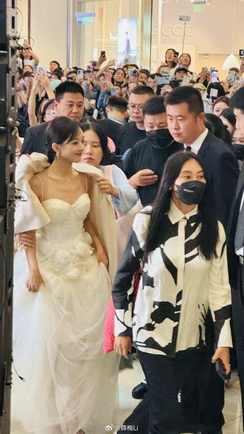 赵丽颖赵丽颖李秋萍 zly 赵丽颖小城大事“打破固有的界限思想，努力朝着自己的梦