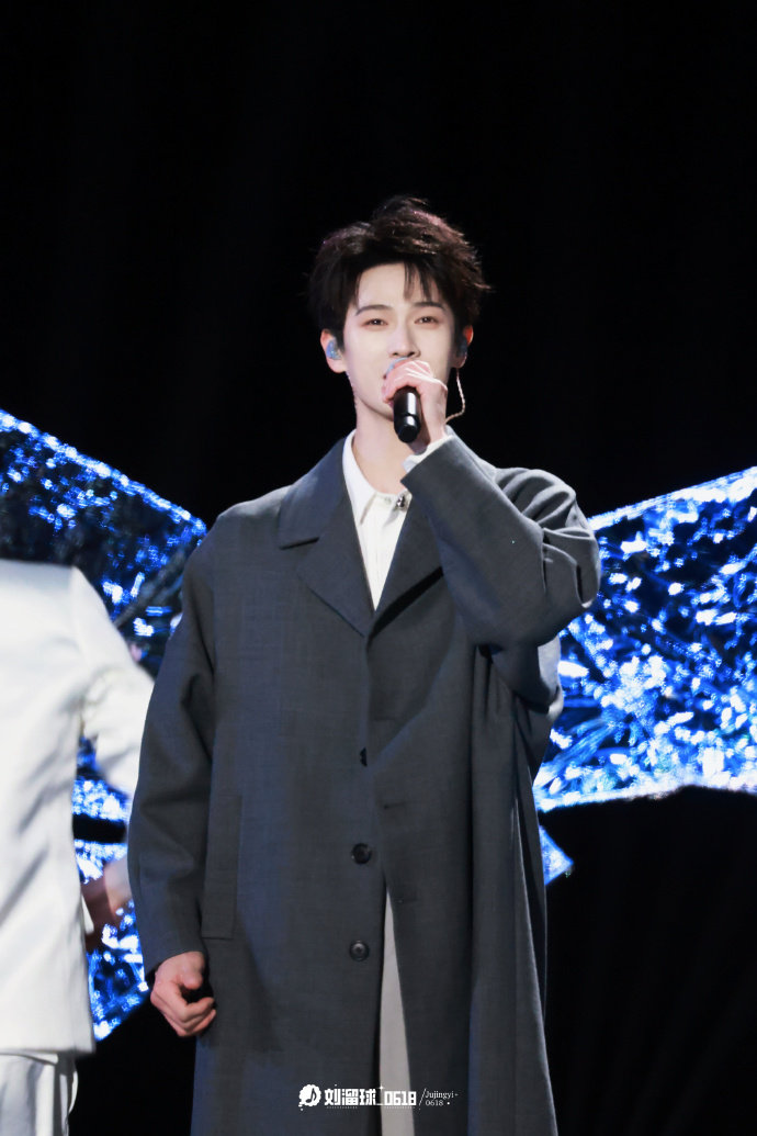 站姐团建发李昀锐 百家站姐愚人节发李昀锐 站姐团建发李昀锐，百家站姐愚人节发李昀