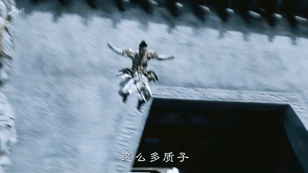 看第一遍就被这两个动作惊艳了，原来有些人不是演不好，而是不愿意演好！多多启用新人