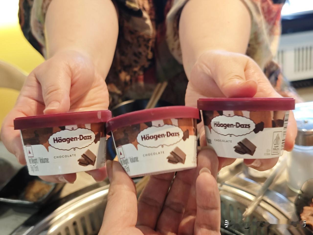 晒出我的今日美食前几天去澳门吃的自助餐，实现刺身自由，200多元一人，你们觉得划