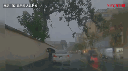 悲剧还是发生了！9月5日，河南信阳，一车主因为当天下雨，把自己刚买的迈巴赫豪车停
