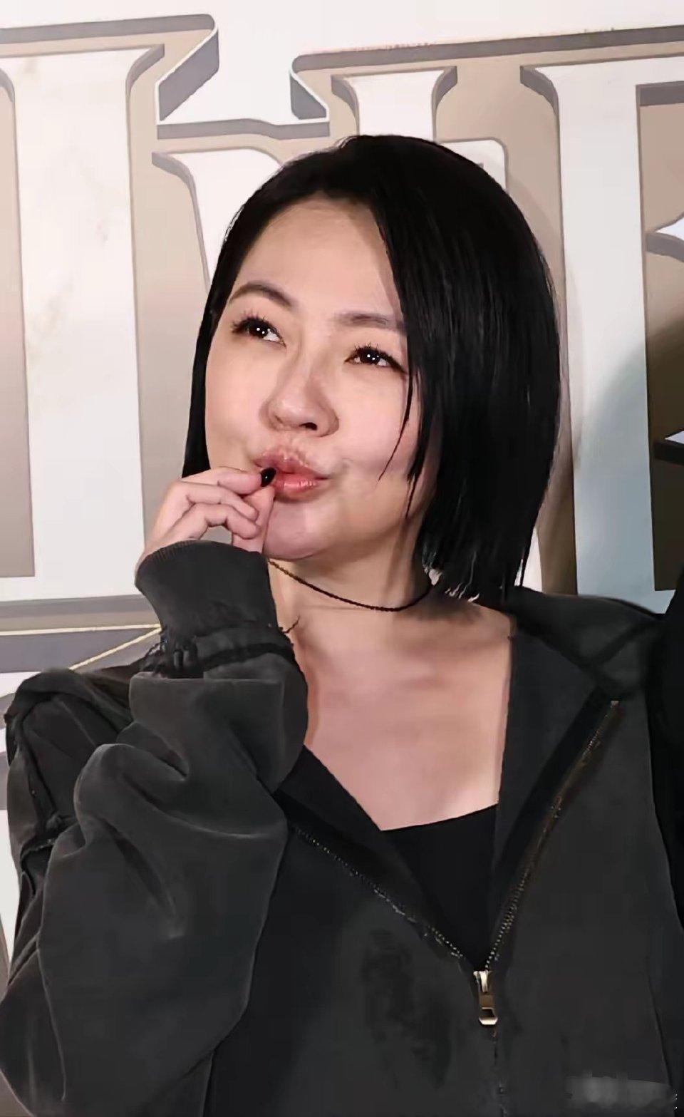 大S的骨灰做成了七条项链要么就不做，既然你做了七条项链，为什么分给朋友，却没有两