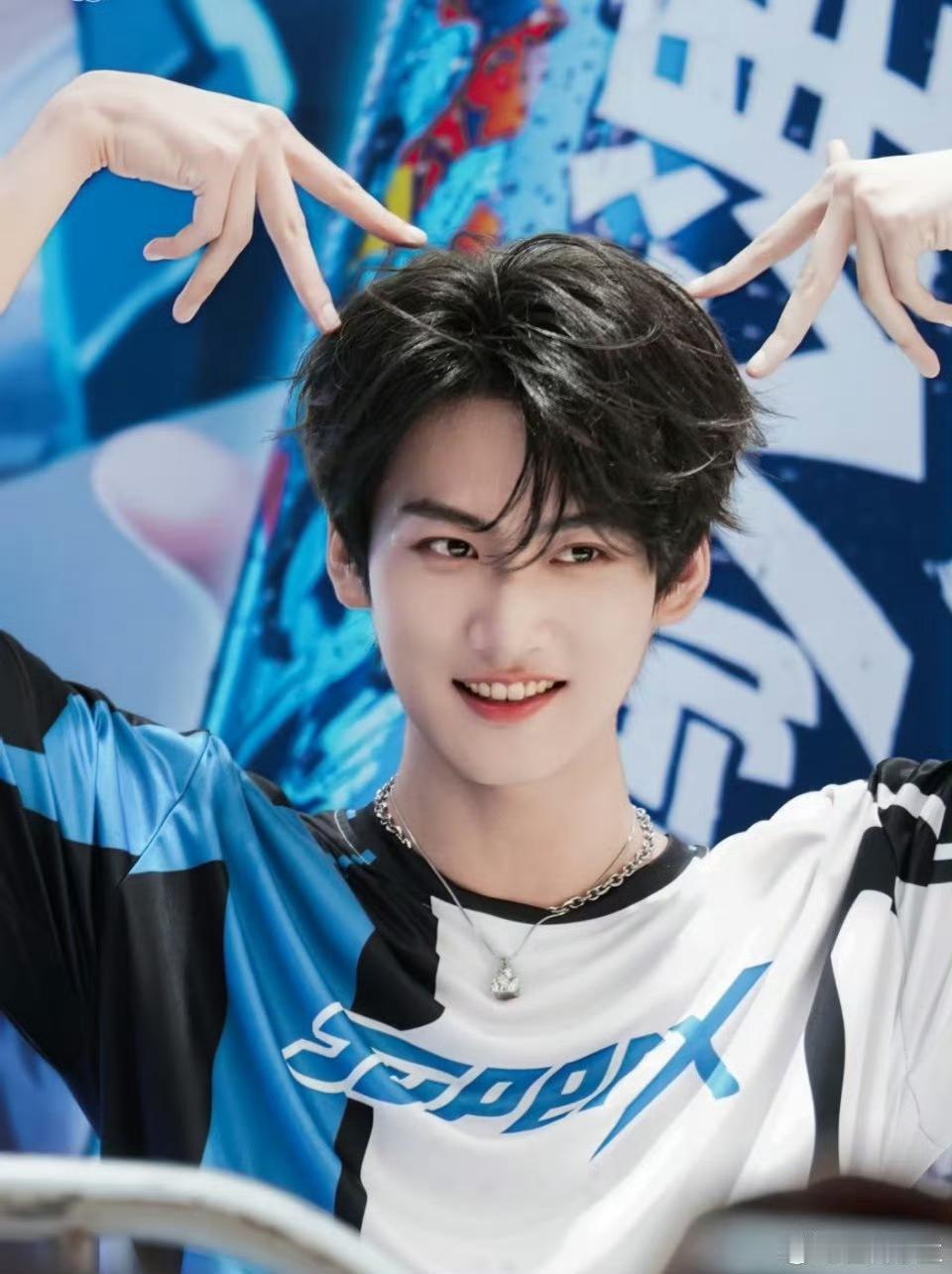 一枚消失的国籍标注括号，让周柯宇的身份归属成为舆论风暴眼！

随着《狙击蝴蝶》的