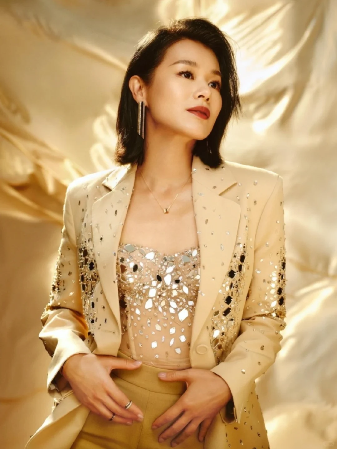 胡杏儿宣布怀第四胎？照片骗过胡定欣杨茜尧