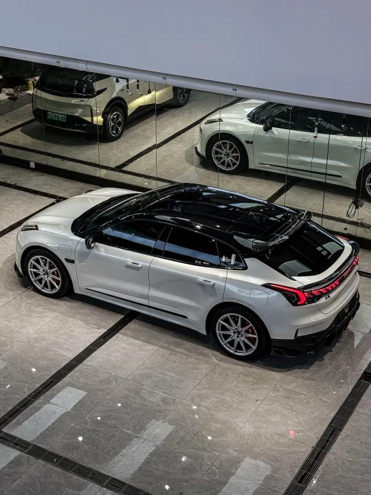 压爆了极氪001，不賣話術與劇情，只賣审美观