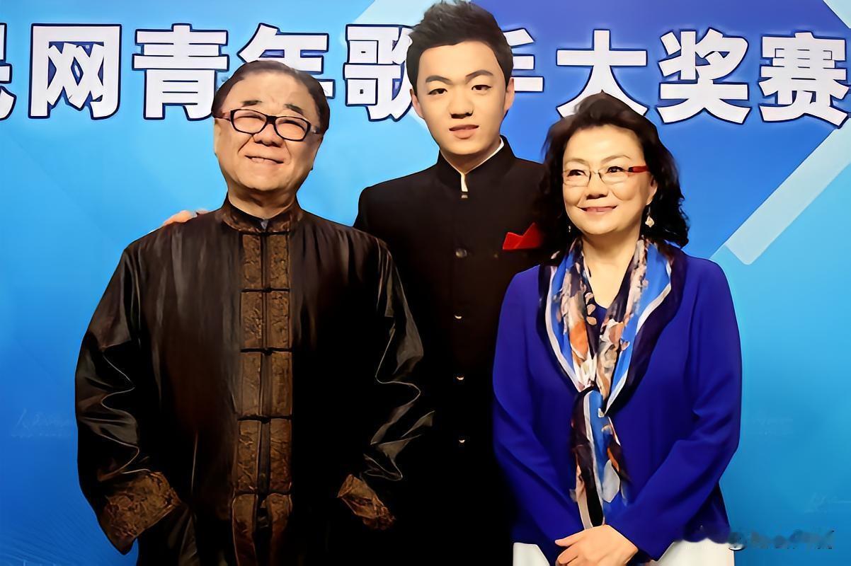 金铁霖的儿子当音乐剧导演了！
 
音乐剧《简·爱》的导演金圣权，正是声乐泰斗金铁