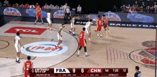 中国男篮小将赵博新真是太霸气了！在今天进行的中国U17男篮和法国U17男篮的比赛
