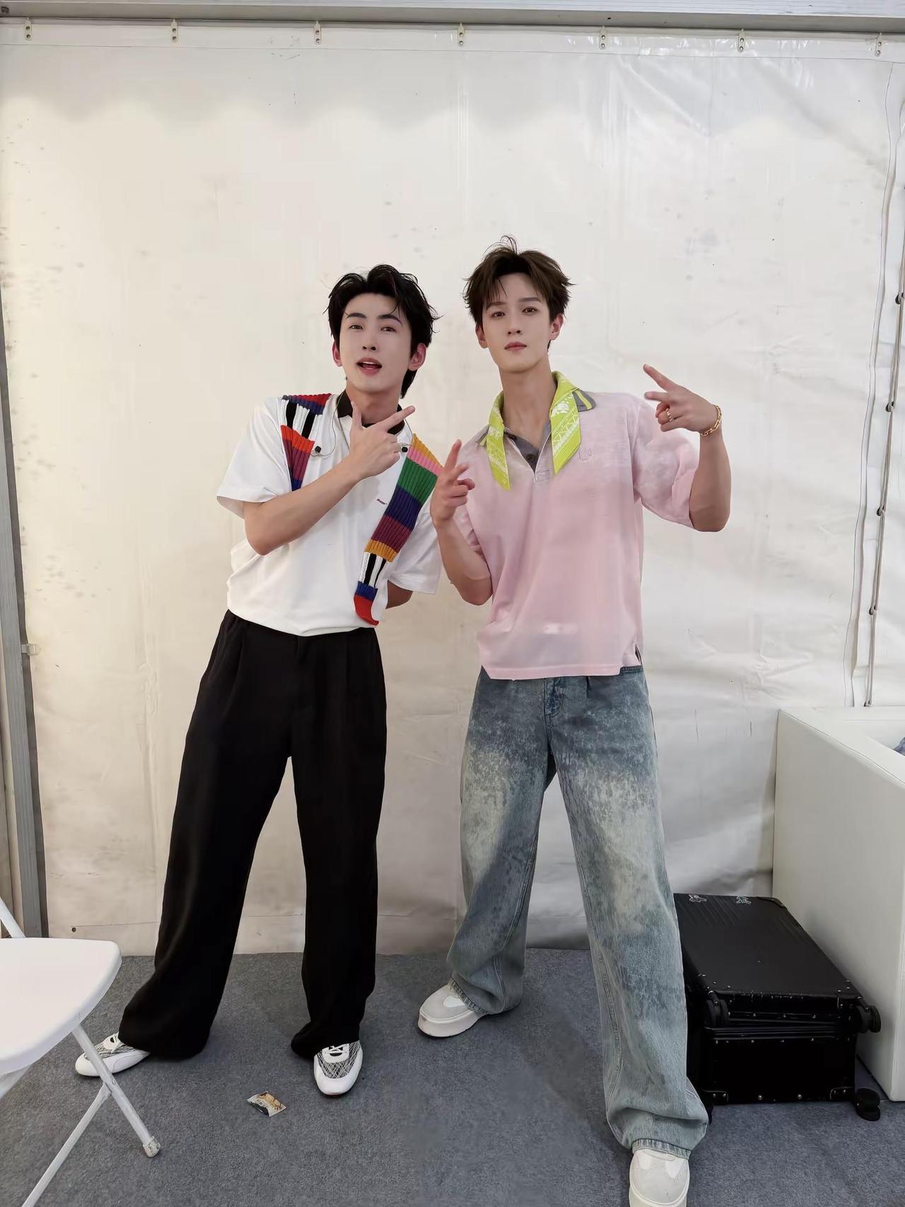 主持下班🎤｜抓着大家就是一顿拍拍拍📸 还有正在彩排没抓到的，那就dream一