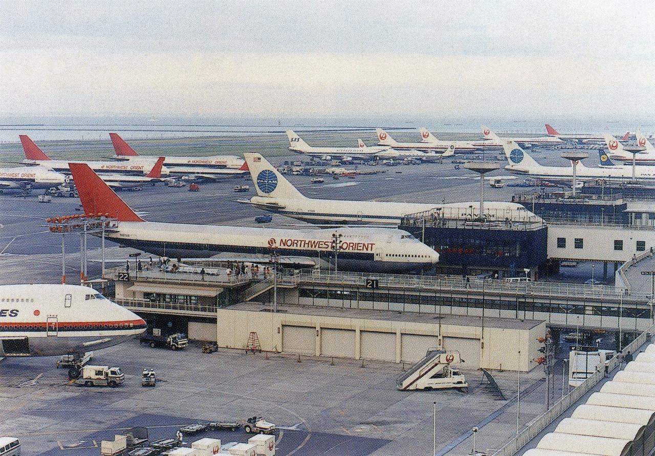 到处都是B747
20世纪70年代的东京羽田机场，747很多啊