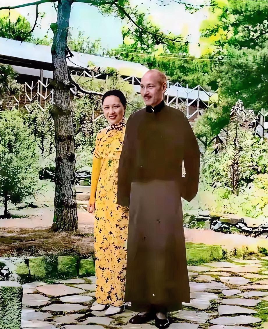 1937年全面抗日战争爆发前夕，蒋介石夫妇长期在庐山避暑、办公，美庐是二人常年居