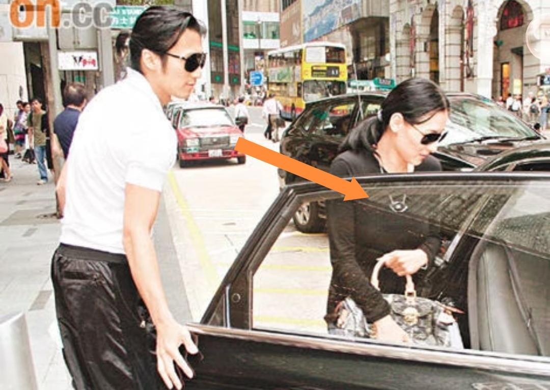 其实当年谢霆锋和张柏芝，无论是私下恋爱还是婚后，感情都十分甜蜜。谢霆锋会主动为张