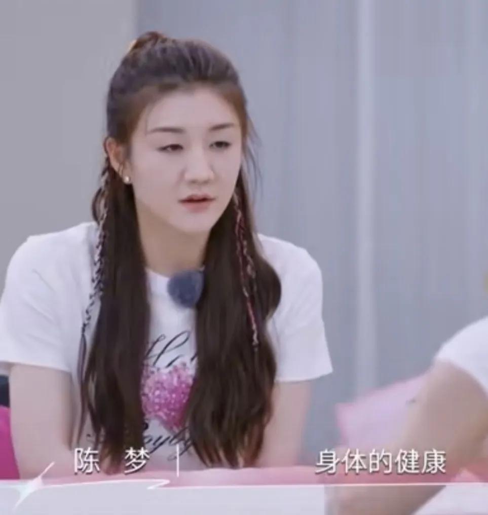 陈梦被问到身上最珍贵的是什么，陈梦直言：“可能对于我来说，身体的健康，征战比赛的