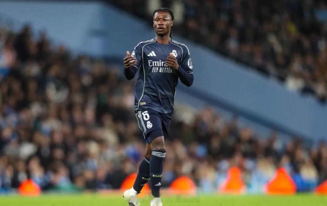 德国天空体育消息，卡马文加目前无意离开皇马，并且目前也没有和其他俱乐部谈判，更没