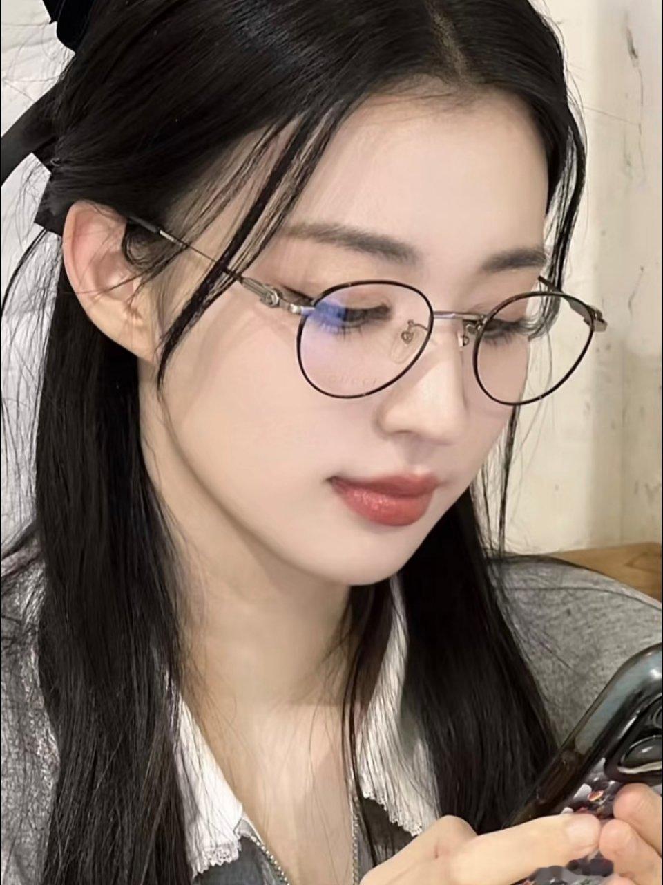 王楚然高度近视不做手术的原因为什么王楚然高度近视还是那么美……我的天，明星高度近