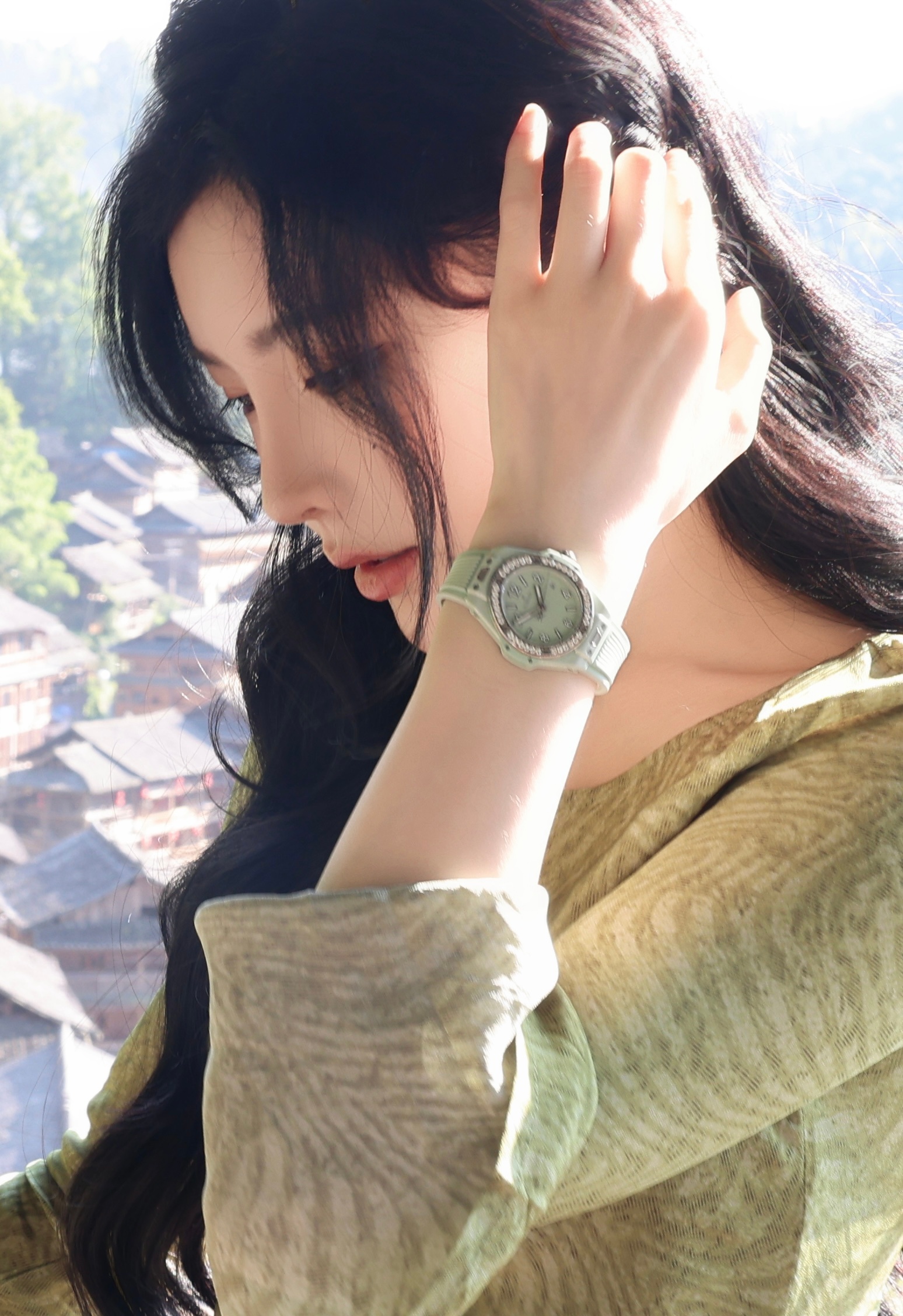 来自戴燕妮的商务新合作  ～   佩戴宇舶表 Hublot 出镜一组全新宣传大片